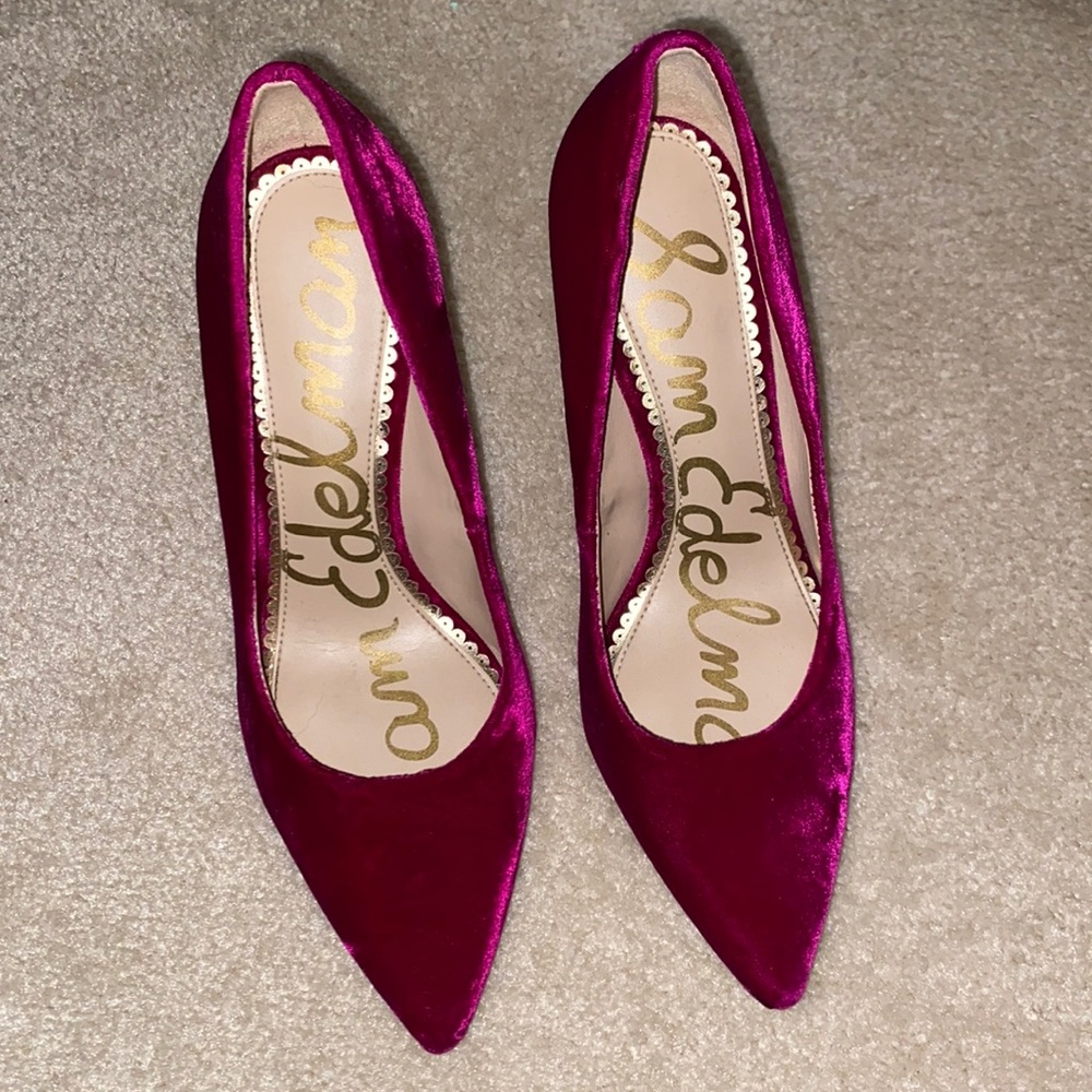 Pink/fuchsia velvet pointed heels